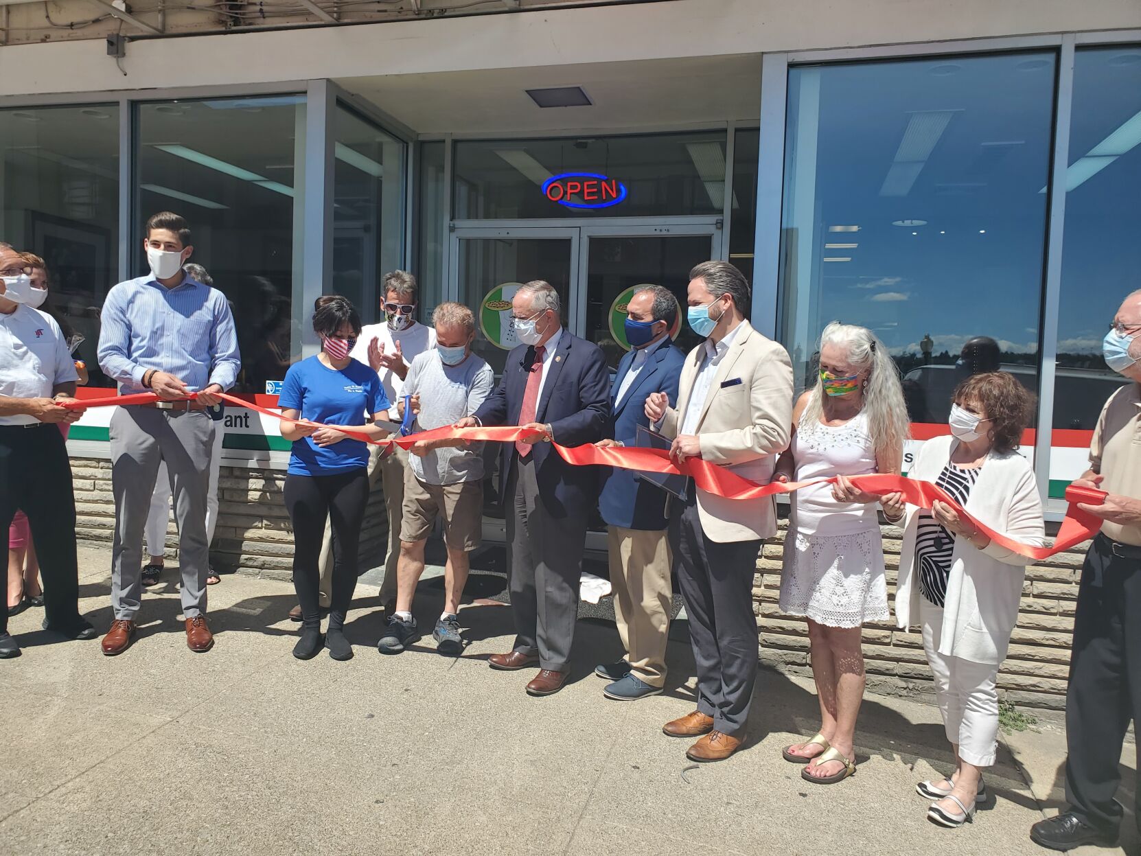 Mama Di Roma Ribbon cutting